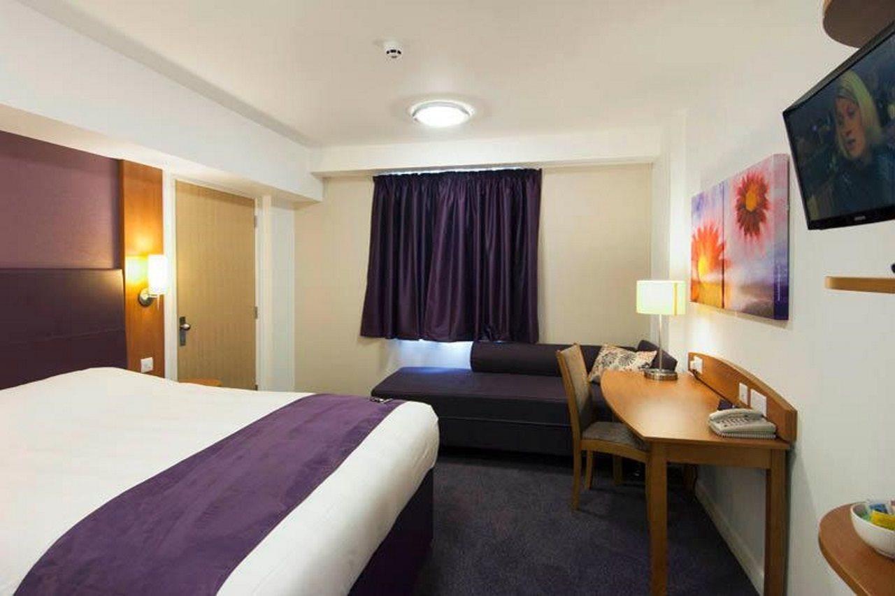 Premier Inn Llandudno Ландъдно Джънкшън Екстериор снимка